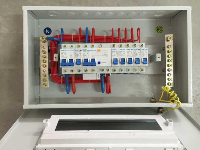 家用配电箱里有个按钮，写着“每月按一次”，你可能从来没按过